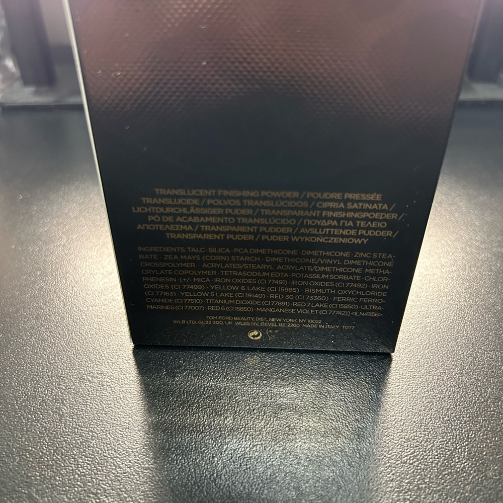 Tom Ford Translucent Setting Powder - Picture 2 of 3